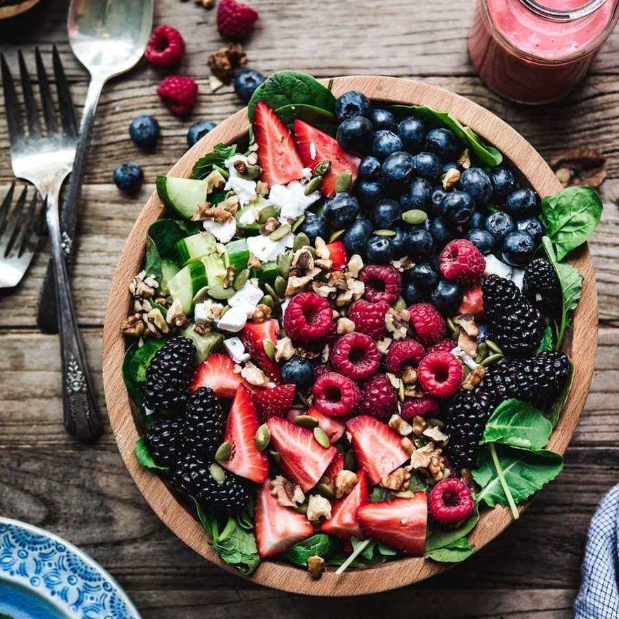 Berry Spinach Salad with Raspberry Dressing