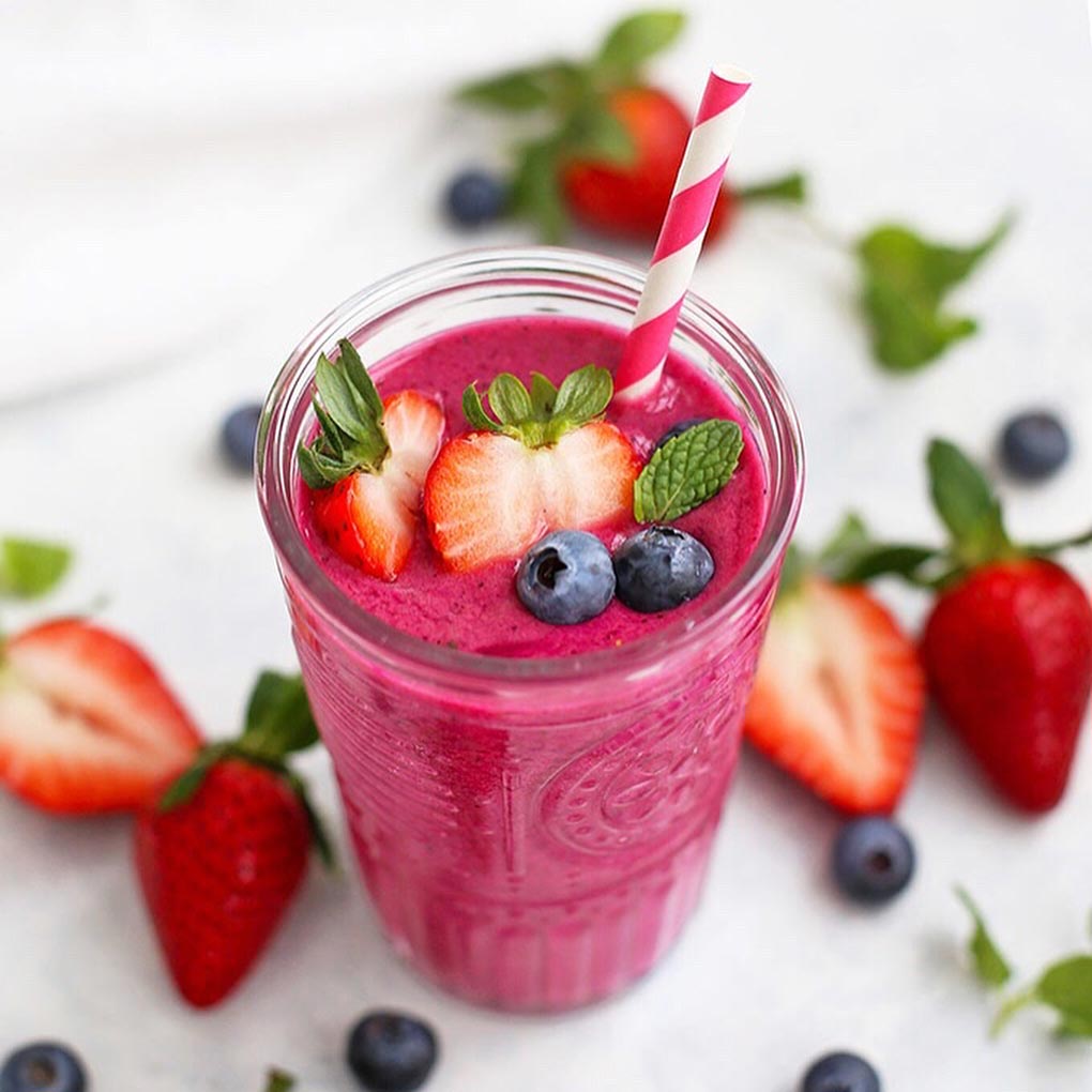 Tropical Strawberry Pitaya Smoothie